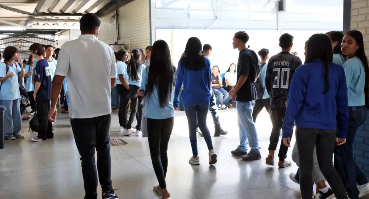 Sétima parcela do programa Pé-de-Meia começa a ser paga nesta segunda-feira