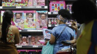 Sicredi orienta para compra consciente de presentes e oportunidade para ensinar sobre educação financeira