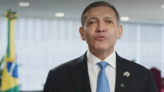 TSE desmente acusação de Flávio Bolsonaro e nega expulsão de fiscais do PL durante a apuração das eleições