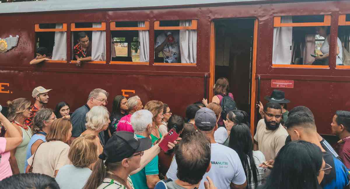 Turistas de quatro estados visitam a Madeira-Mamoré em Porto Velho